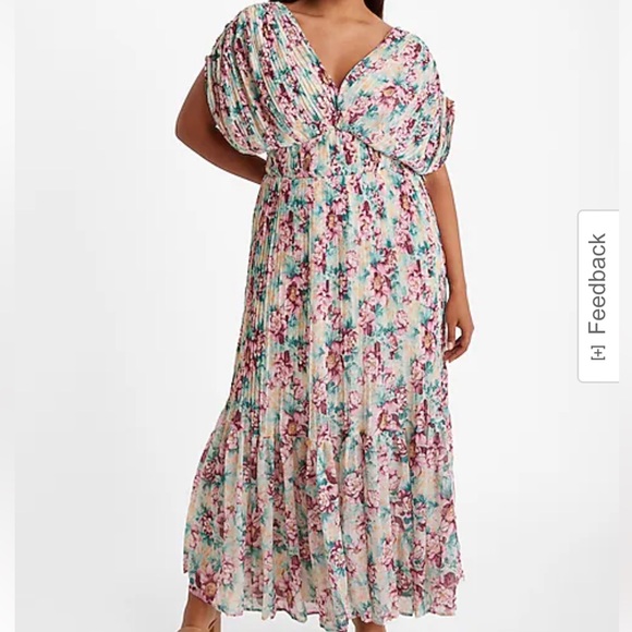 Floral Pleated V-Neck Ruched Sleeve
Tiered Maxi Dress Express - Picture 5 of 10